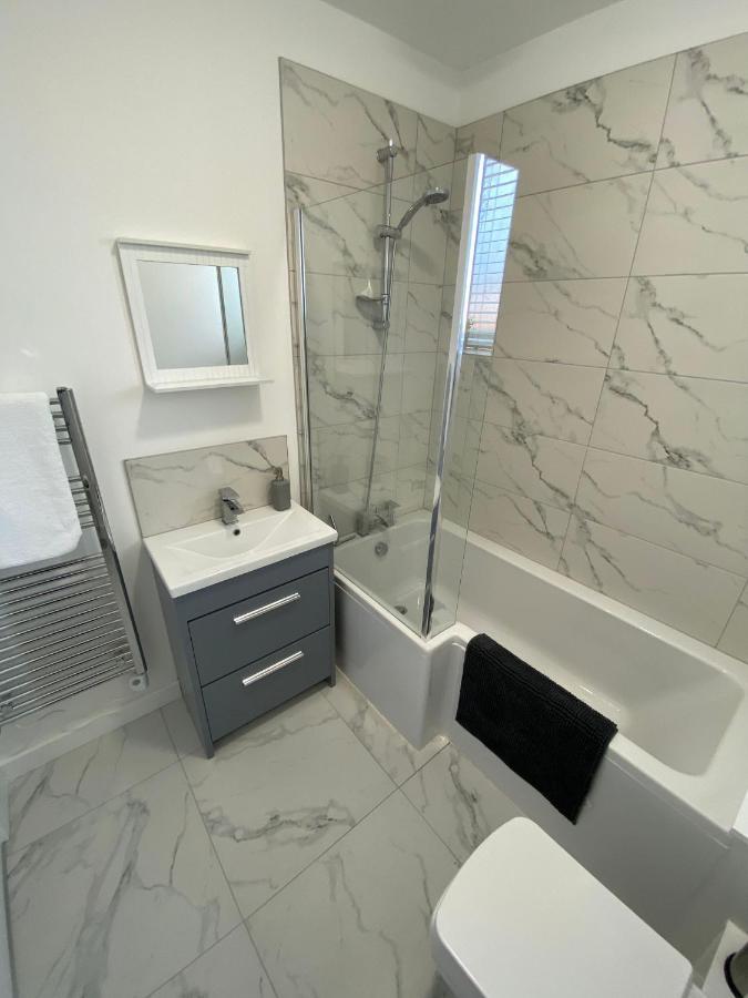 Appartamento Hu-Thirteen Apt One - Sleeps 4 Hessle Esterno foto